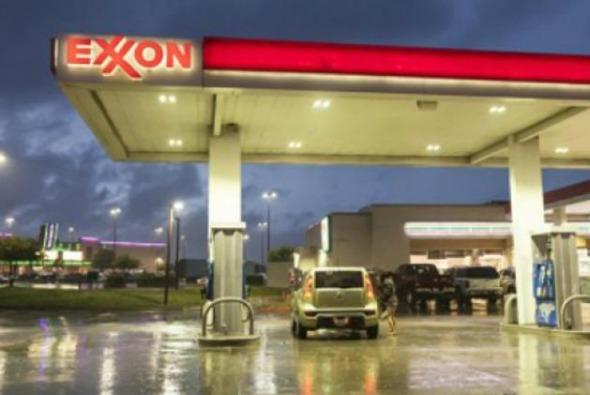 Gasolineras de Exxon, Chevron y Arco, las de los combustibles más caros