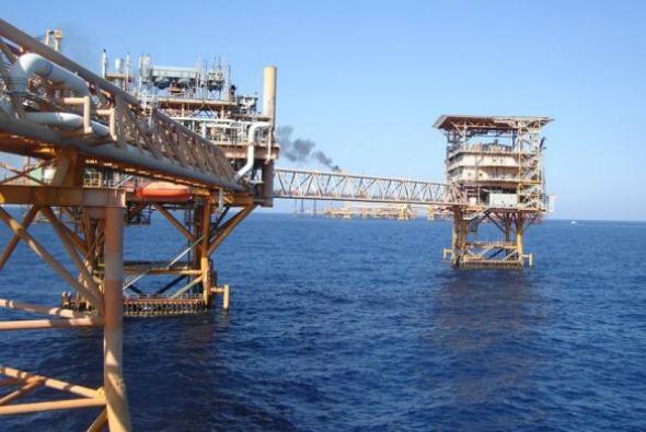 Pemex firma contratos con Shell, Chevron e Inpex para extracción de hidrocarburo