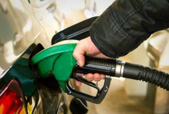 Hacienda sube estímulo fiscal a la gasolina por primera vez en el año, gasolina