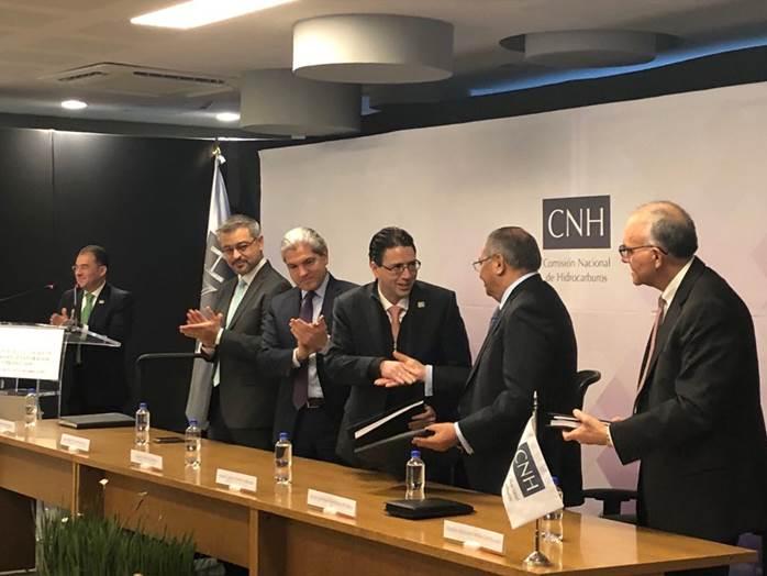 Firma CNH, Pemex Exploración y Petrofac contrato de extracción