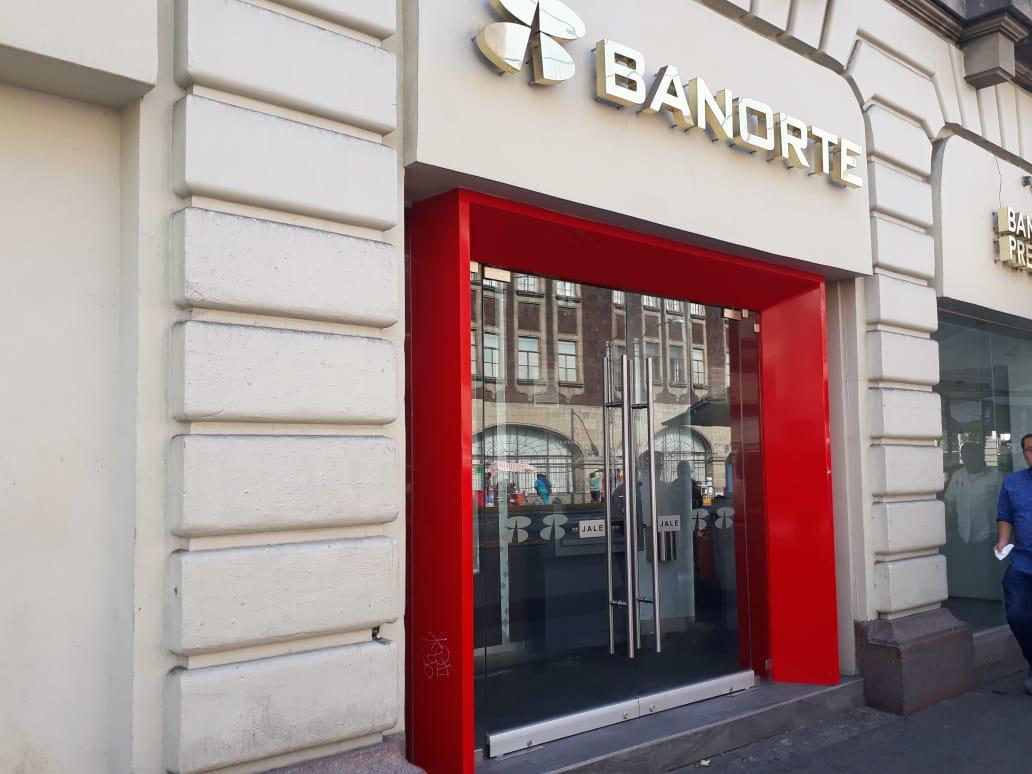Iniciativa contra comisiones desploma acciones de bancos en la BMV Banorte