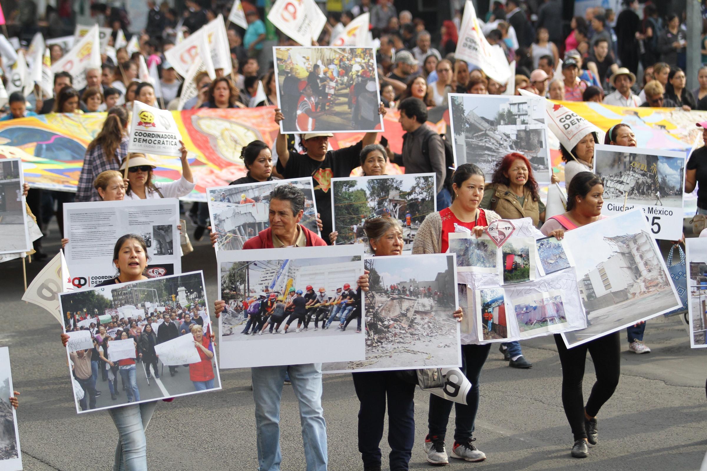 Llevan damnificados sus demandas al Zócalo