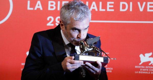 Gana Cuarón el León de Oro por Roma en festival de Venecia