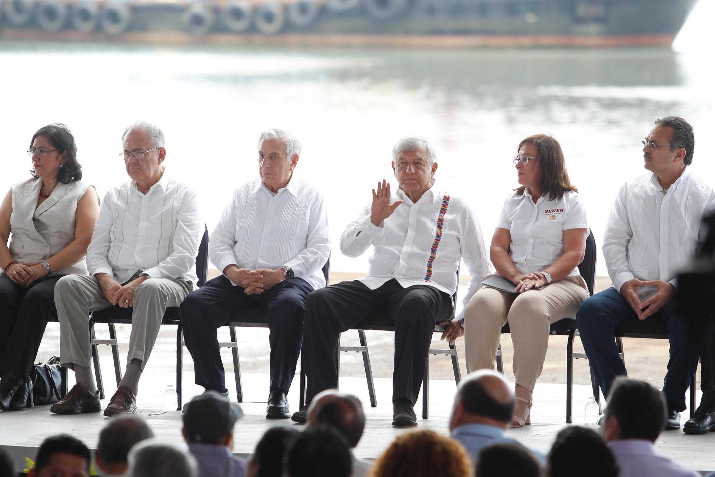 Trabajadores de Pemex elegirán a líderes de manera democrática: AMLO