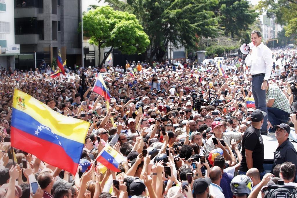 Guaidó declarará alarma nacional por apagón, llama a acción en las calles de Venezuela