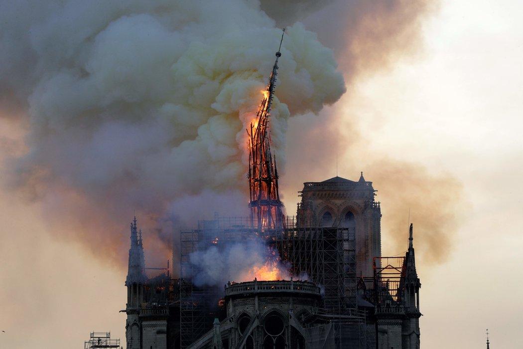 México expresa su solidaridad por incendio en catedral de Notre Dame