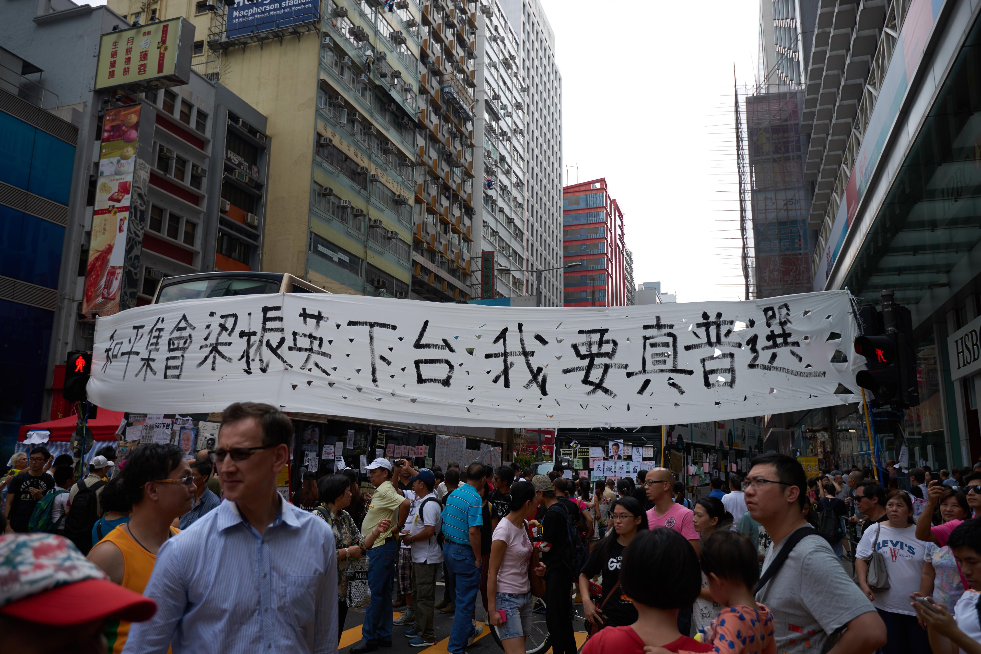Protestan cientos de miles en Hong Kong contra ley de extradición