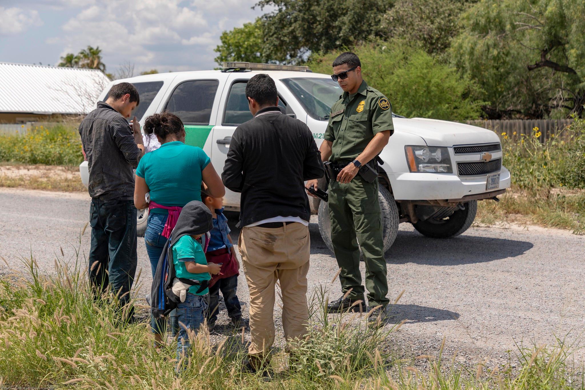 Retira Trump trabas para retener a menores migrantes por tiempo indefinido, asilo