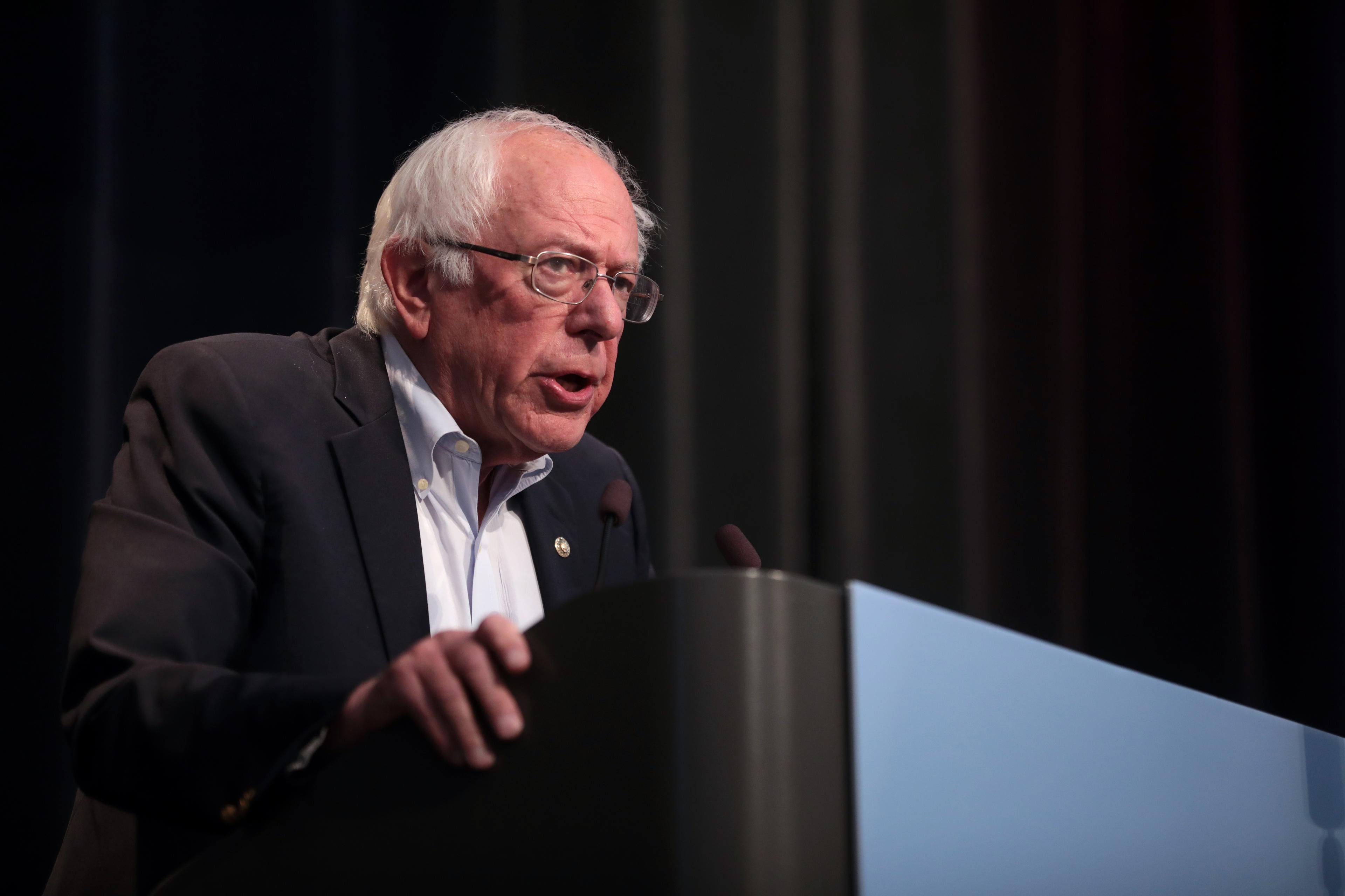 Hospitalizan a Bernie Sanders; suspende campaña para candidatura presidencial de EU