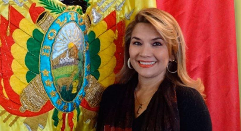 Jeanine Áñez asume presidencia interina de Bolivia