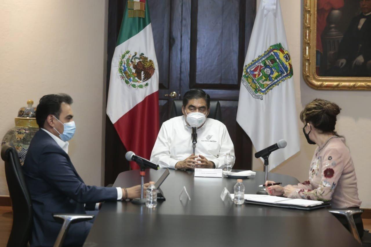 Barbosa extenderá suspensión de actividades para constructoras y automotrices en Puebla