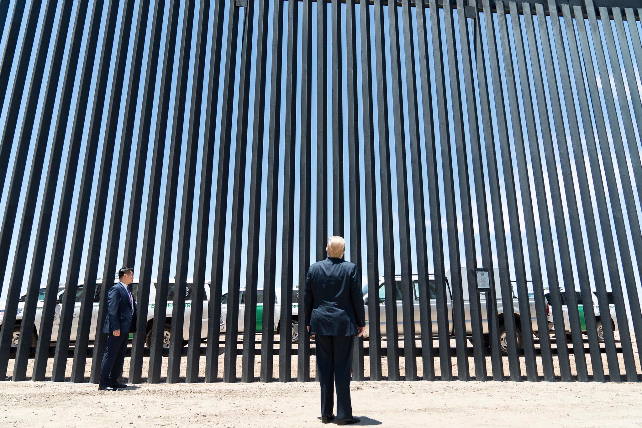 Parte del muro fronterizo “sólo se hizo para hacerme quedar mal”: Trump