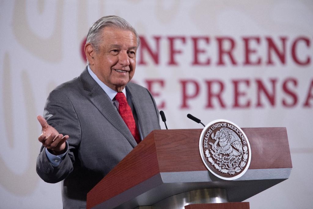 Gobierno no cederá en política de rescate a Pemex y CFE: AMLO