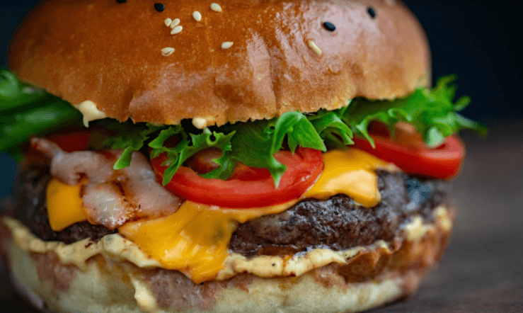 McDonald’s va por el mercado vegetariano; lanzará hamburguesa con ‘carne’ vegetal