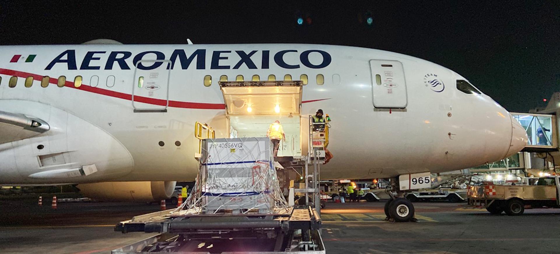 Aeroméxico trajo la vacuna de AstraZeneca en un vuelo comercial