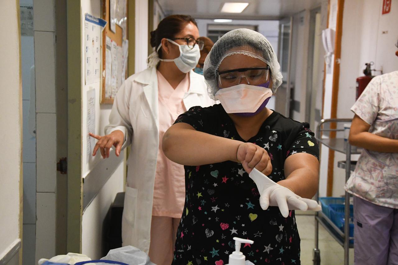 Latinoamérica, COVID desborda hospitales en CDMX; gobierno habilitará 120 camas más
