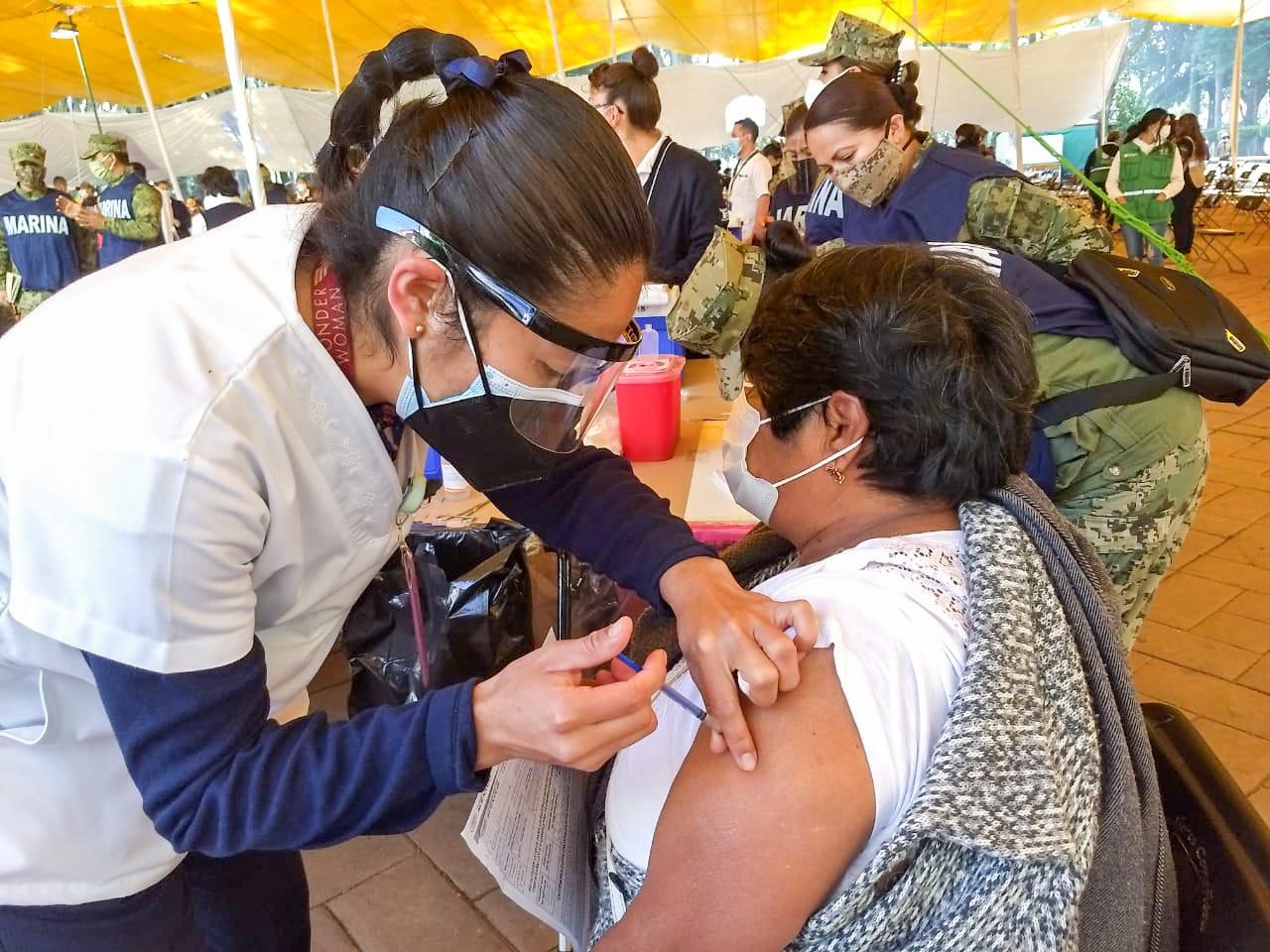 IP echará la mano para vacunación de adultos mayores en Toluca