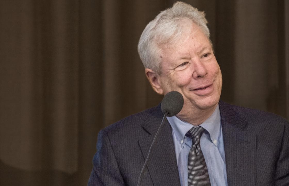 Richard Thaler recomienda subastar vacunas a ricos y evitar manipulación