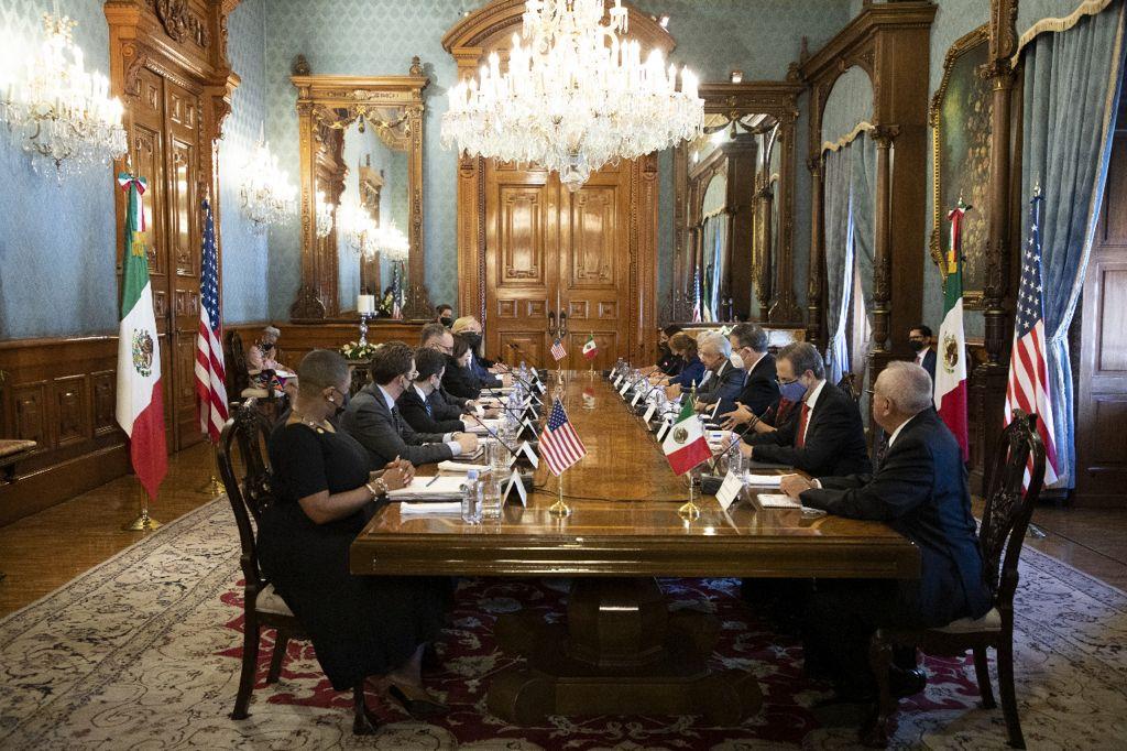Reunión de gobiernos de EU y México en Palacio Nacional