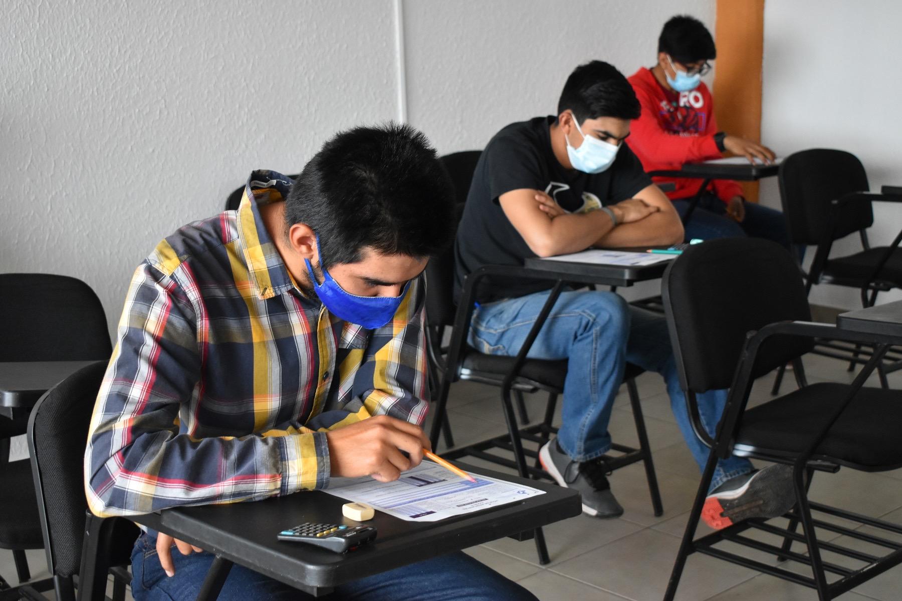 Mexicanos con licenciatura o posgrado sufrieron la caída más fuerte de ingresos en 2020