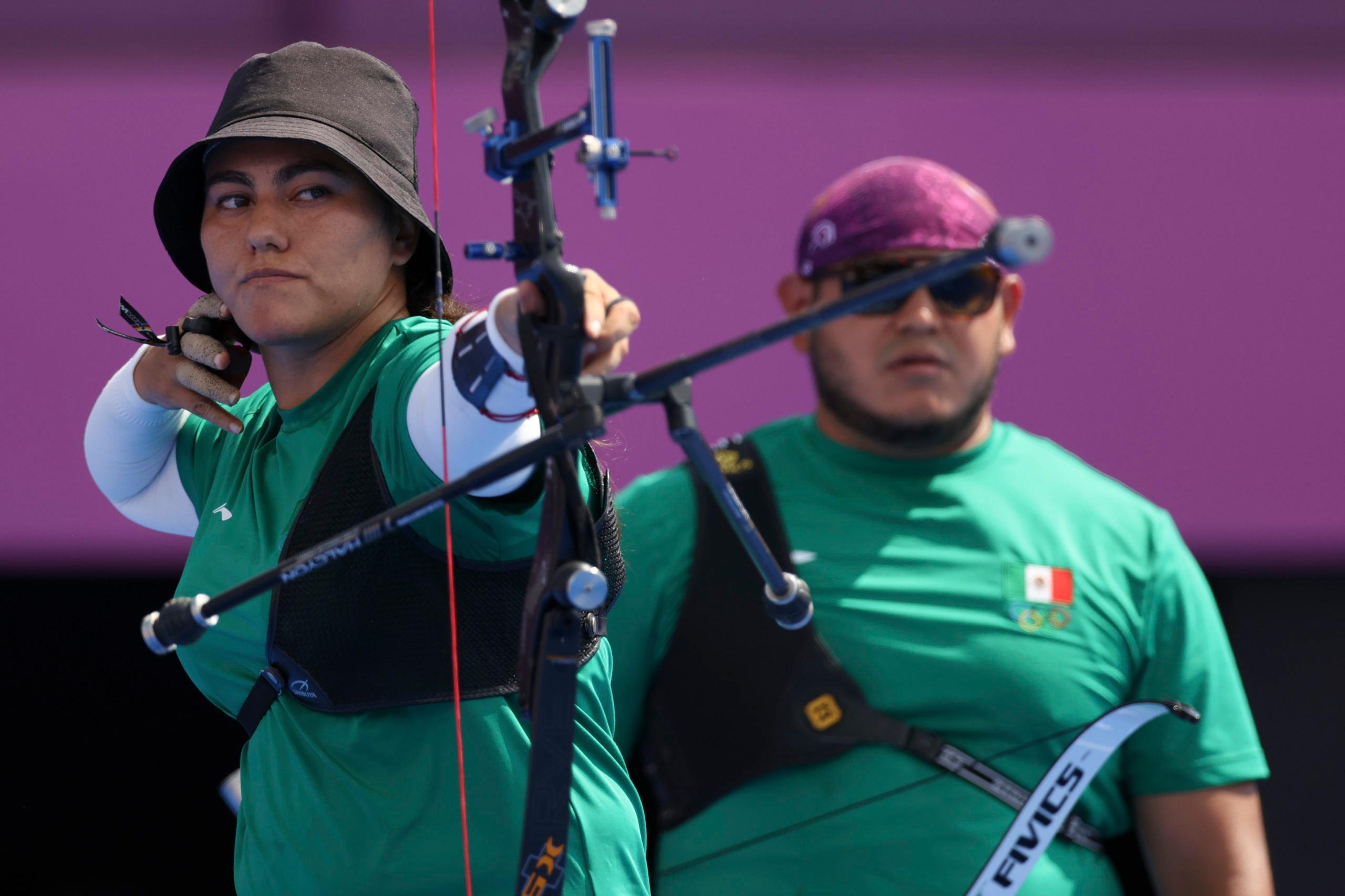 Va la primera; México gana medalla de bronce en tiro con arco mixto