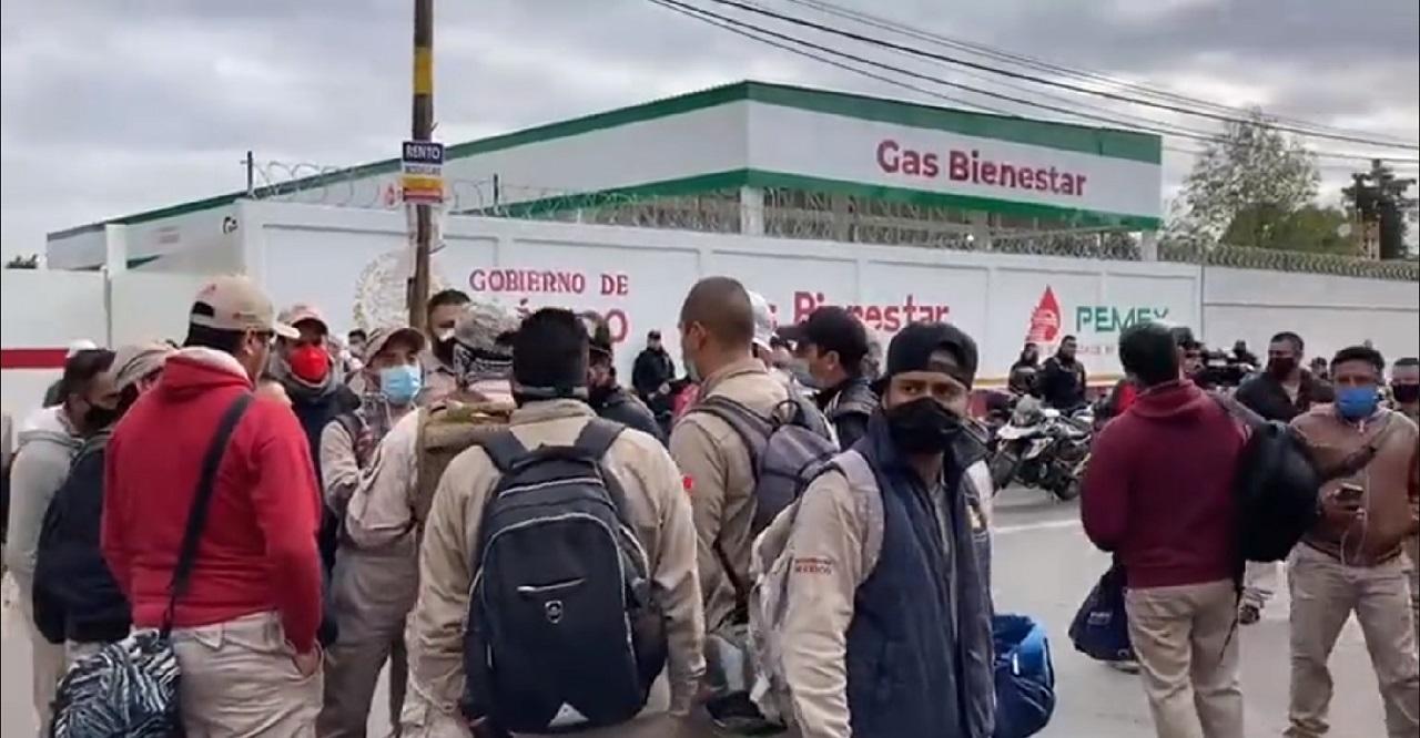 Protesta de trabajadores de Gas Bienestar en CDMX