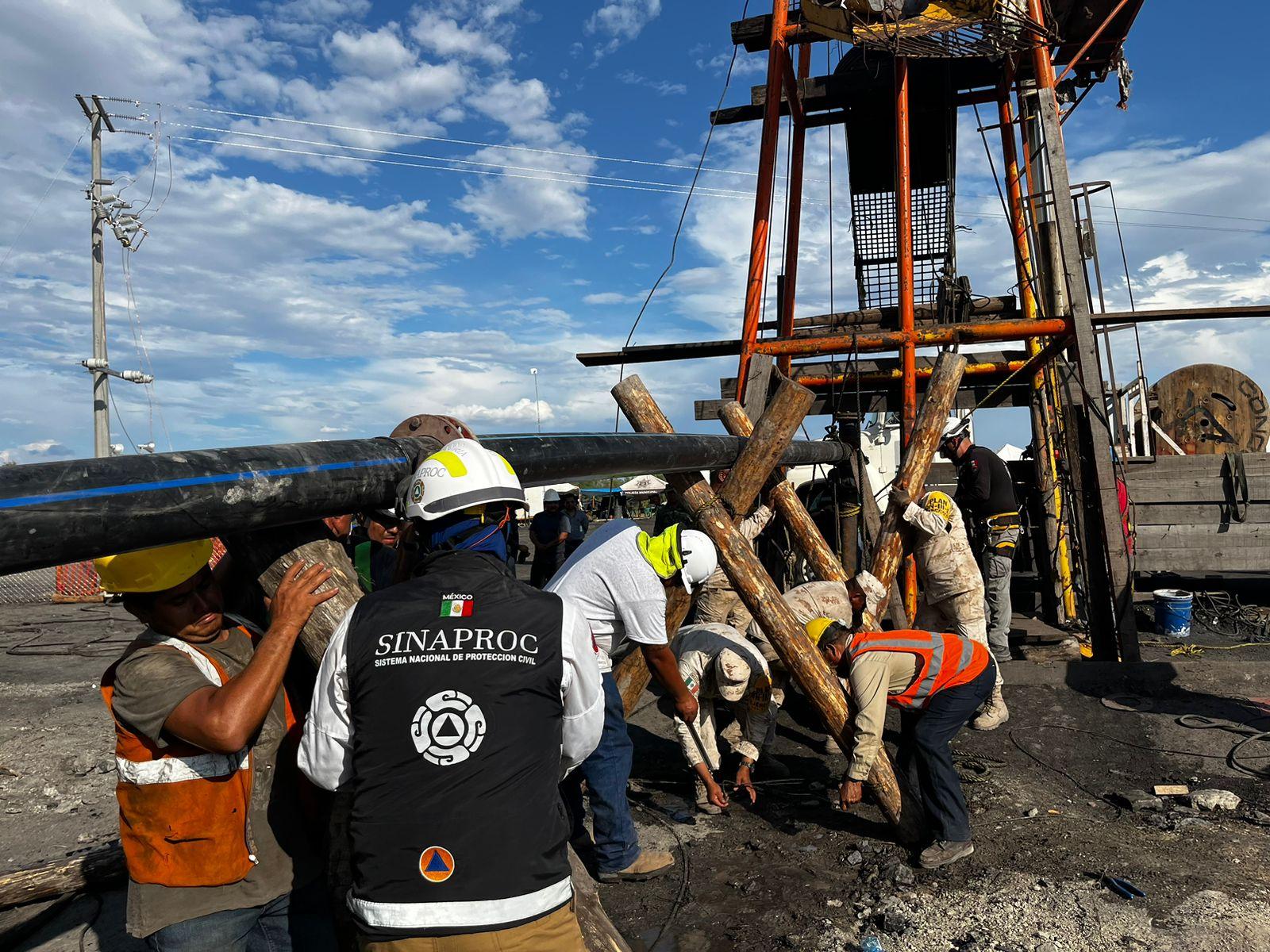 Labores de rescate en unidad minera El Pinabete / @CNPC_MX